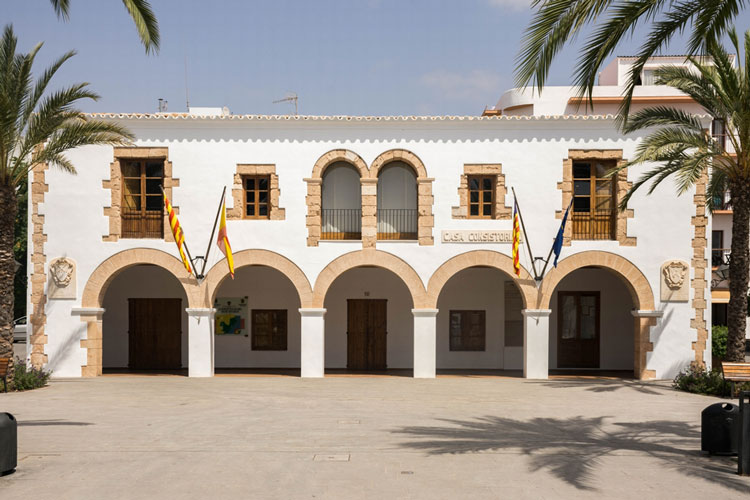 Santa Eulària des Riu destinará 72.600 euros a limpiar unos 2,6 kilómetros de canales y caminos de ses Feixes des Prat de ses Monges