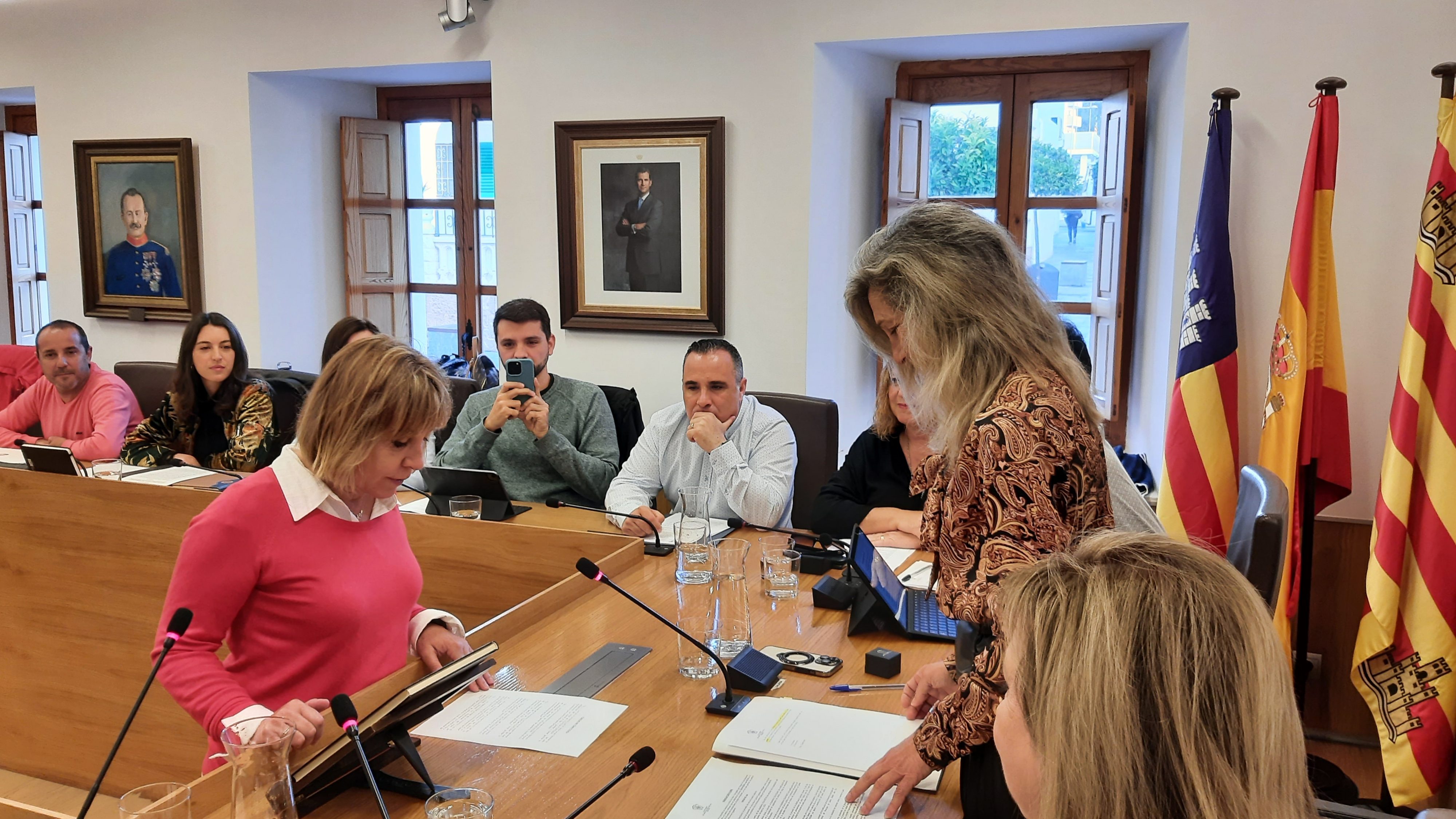 Aprobada una modificación urbanística que permitirá tener 100 plazas de aparcamiento frente a la Biblioteca Municipal y más espacio público