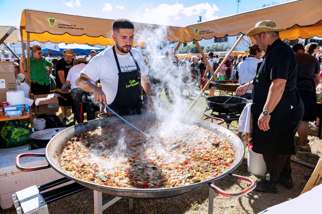 La Fira Gastronòmica des Calamar celebra la seva novena edició amb milers de tapes i el concert XX aniversari de Projecte Mut