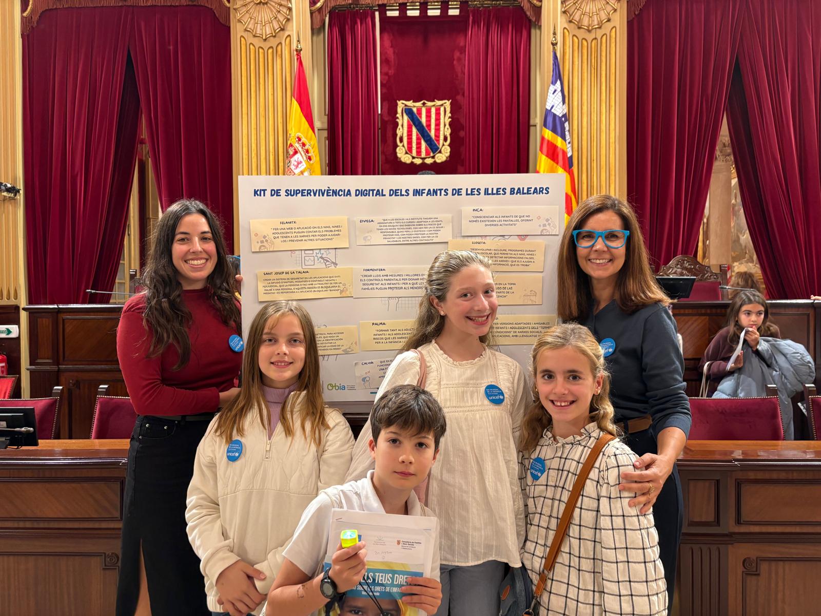 Los jóvenes de Santa Eulària proponen soluciones para un uso seguro de las redes sociales en el XIV Parlament Infantil Balear