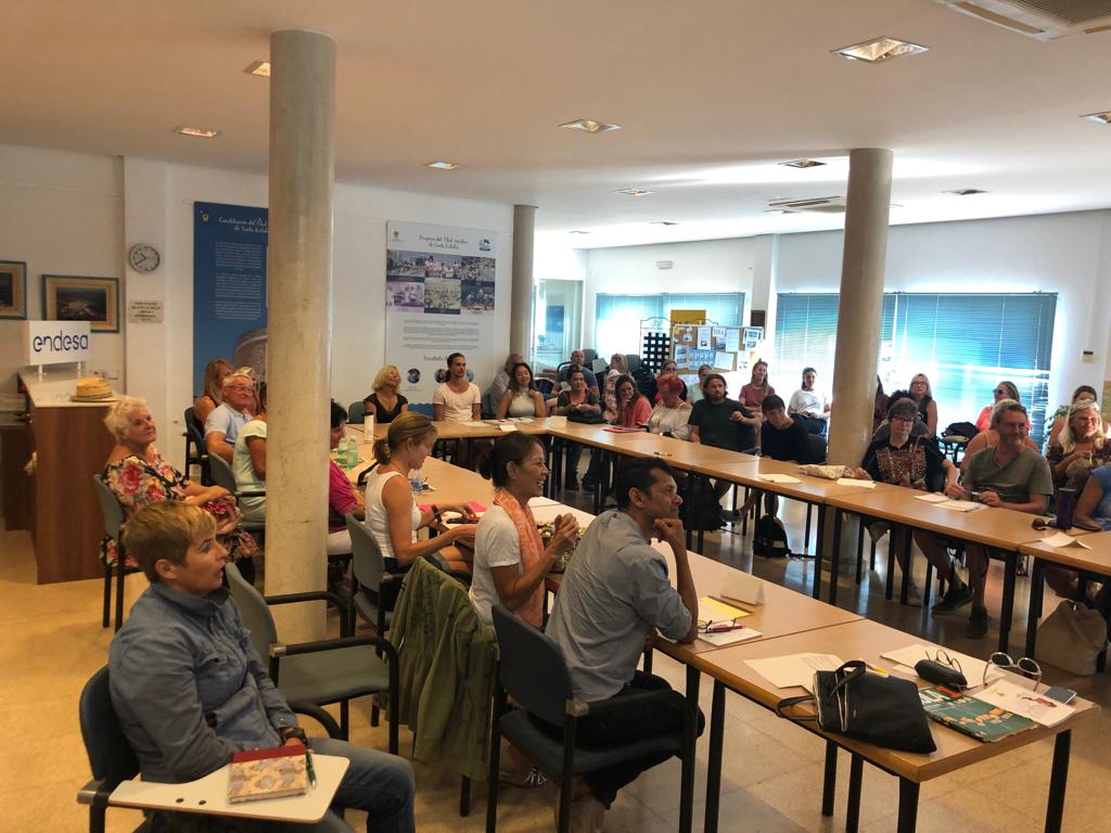 Santa Eulària pone en marcha una nueva edición de los cursos de castellano para residentes europeos