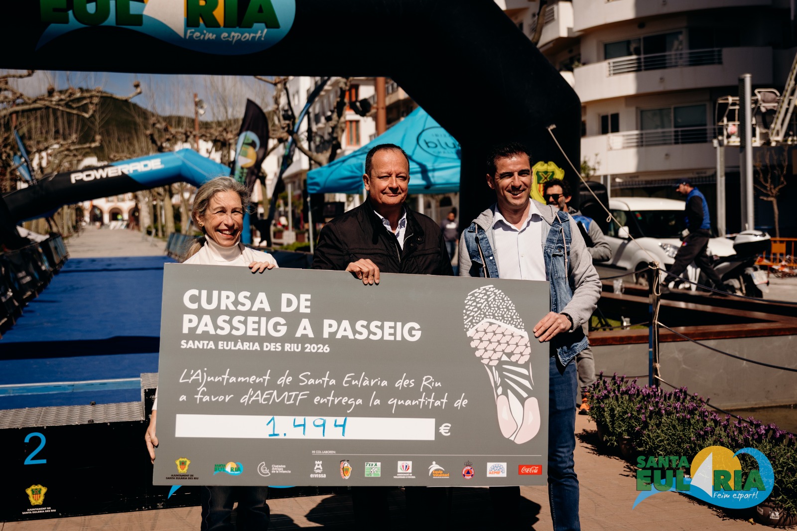 Santa Eulària destina 1.494 euros a la asociación AEMIF, recaudados en la XXX Cursa Passeig a Passeig