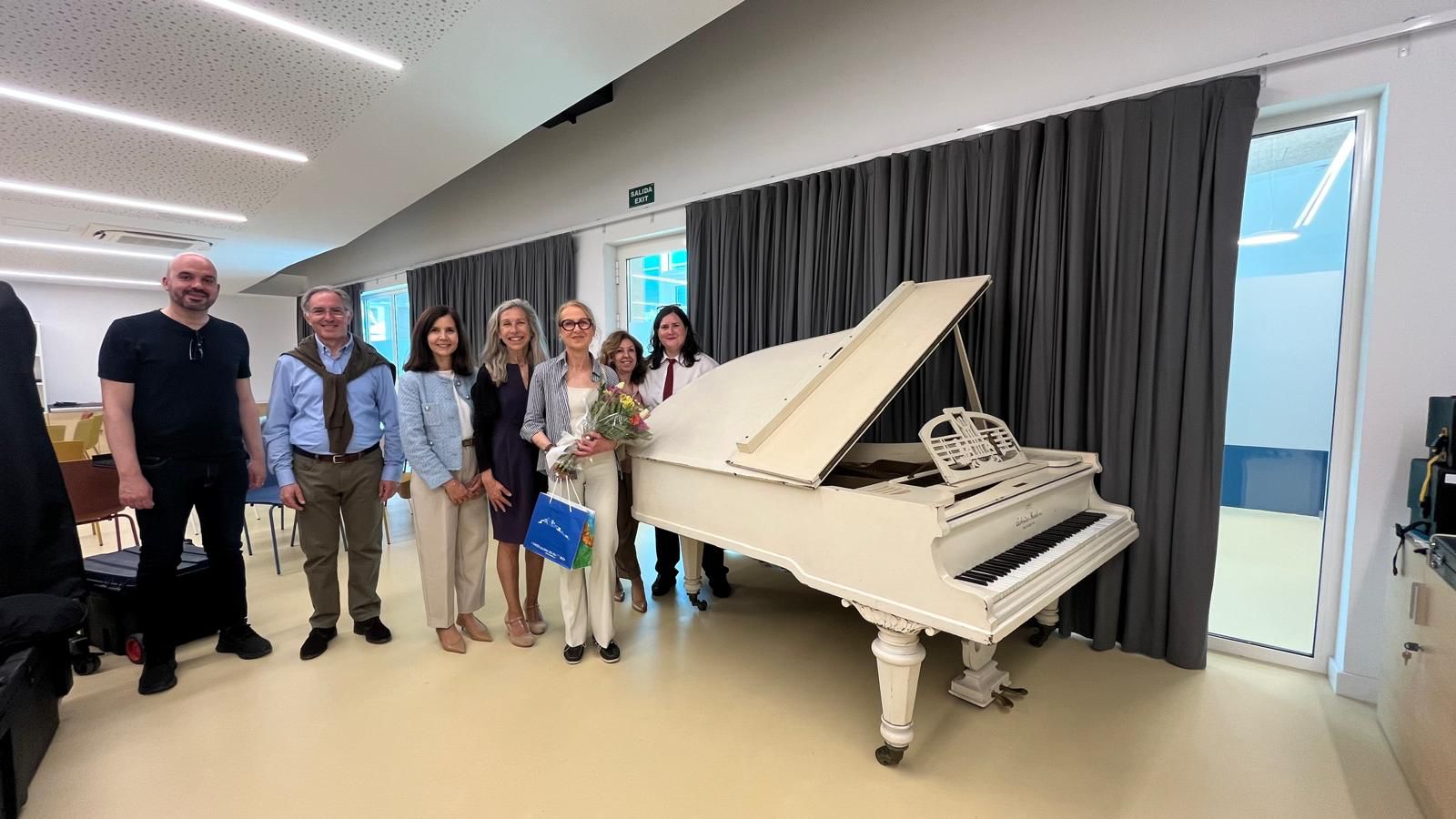 Una donació permet que la Escola de Música de Santa Eulària compti amb un nou piano de cua