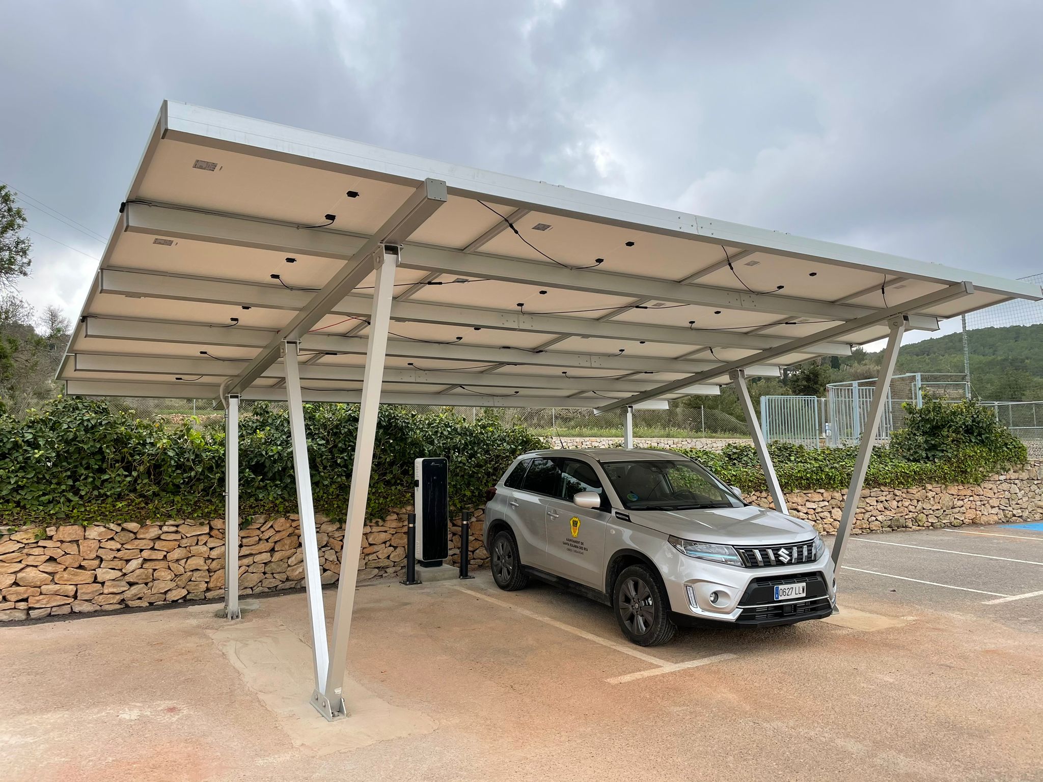 20210305 Pérgola solar recarga coches eléctricos Sant Carles 1F