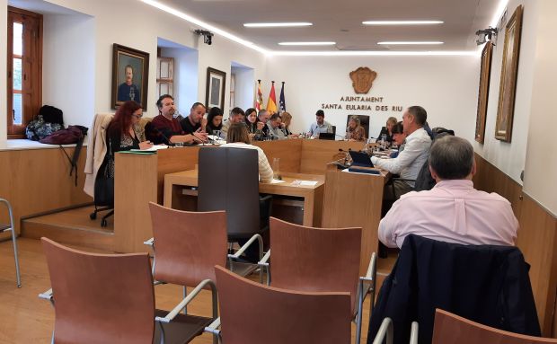 Unanimidad para otorgar la Medalla d’Or a las Asociaciones de Padres y Madres de Alumnos y para dedicar una plaza en es Puig d’en Valls al maestro alfarero ‘Frígoles’