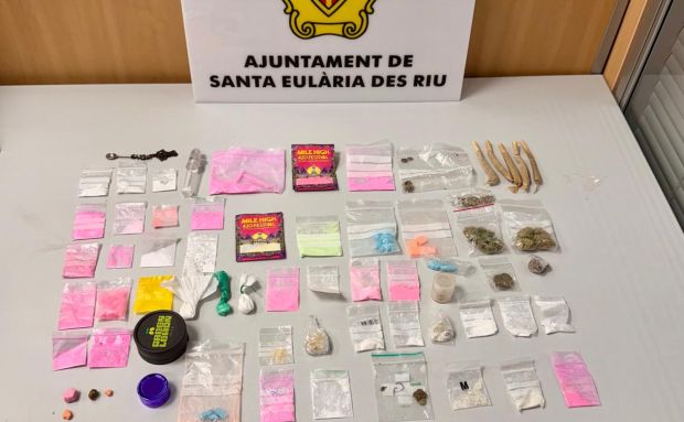La Policía Local de Santa Eulària levanta 31 actas por tenencia de drogas durante un operativo en el cierre de discotecas