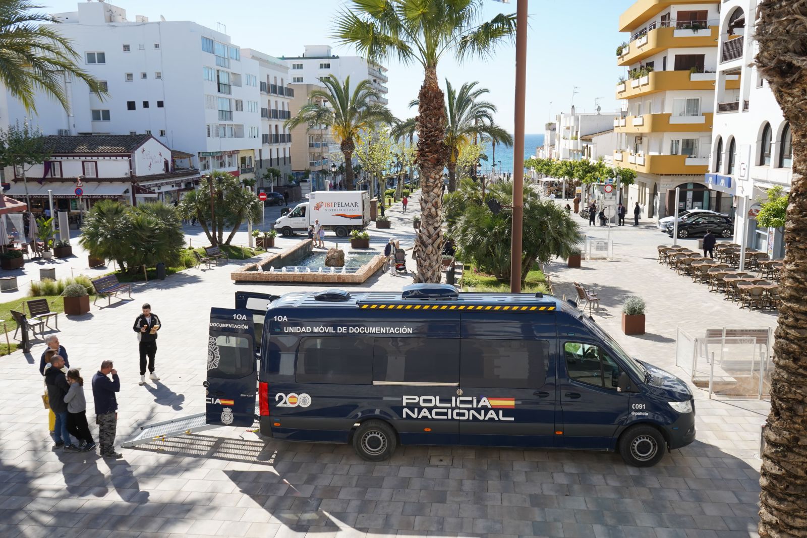 El servicio móvil de expedición de DNI y pasaporte de la Policía Nacional se traslada al centro de Santa Eulària