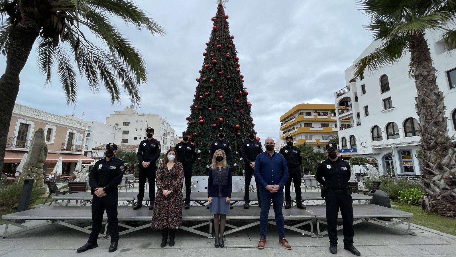 Signats cinc contractes de funcionaris en pràctiques d'agents de la Policia Local de Santa Eulària