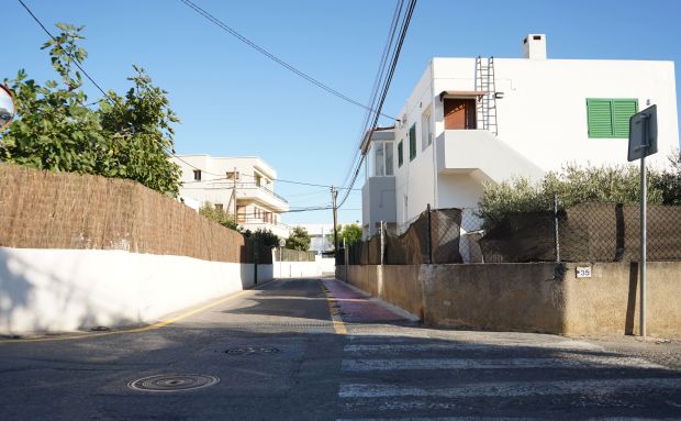 Se inician las obras en la calle Norte de Puig d'en Valls para mejorar la seguridad de peatones