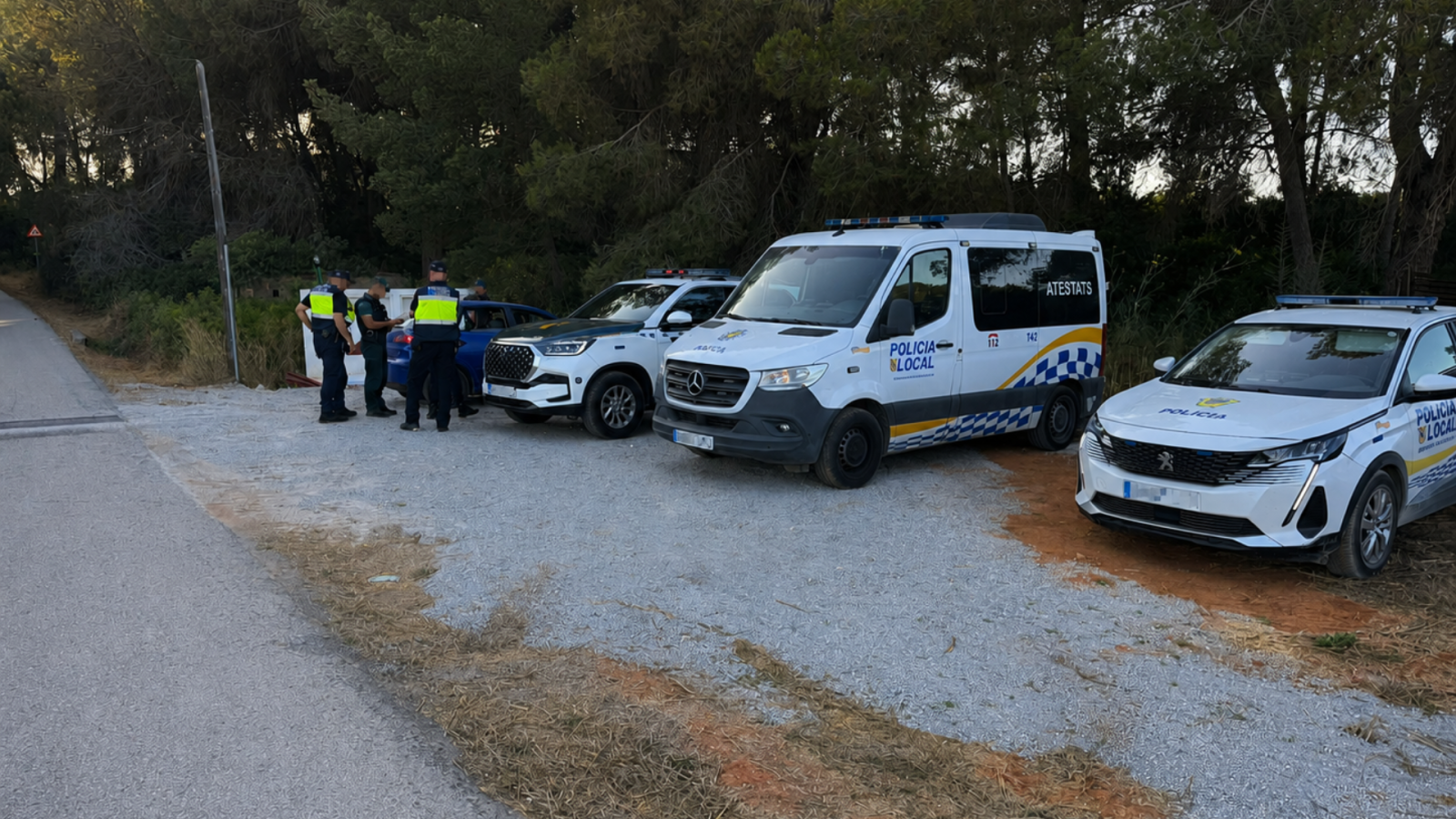 Santa Eulària intensifica la vigilancia contra las fiestas ilegales con un dispositivo e identifica a 24 vehículos