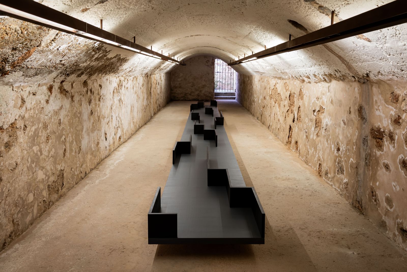 El refugio aéreo de Santa Eulària des Riu acoge la instalación site-specific ‘Interstici’, de Joan Canyelles
