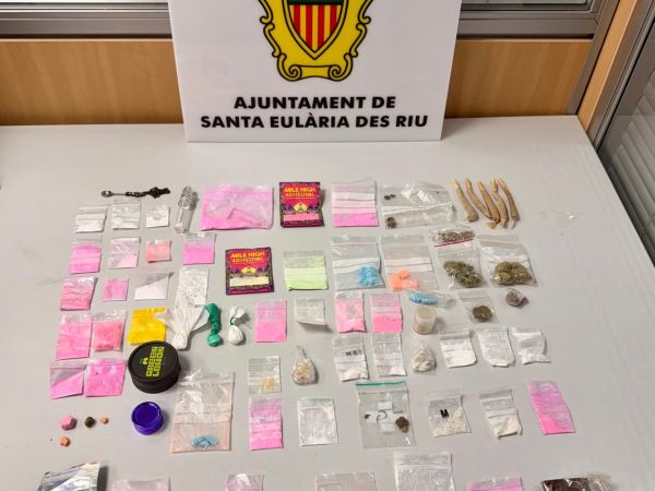 La Policia Local de Santa Eulària aixeca 31 actes per tinença de drogues durant un operatiu en el tancament de discoteques