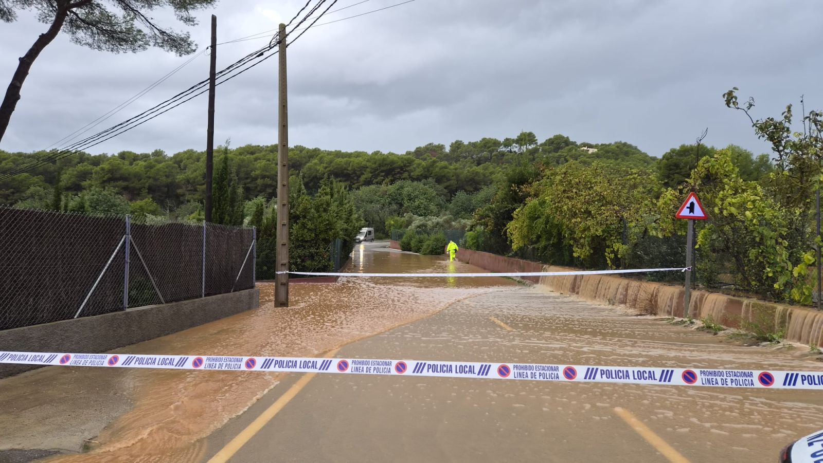 ‘Adam’ deja inundaciones en viviendas, árboles caídos y cortes de carreteras en Santa Eulària