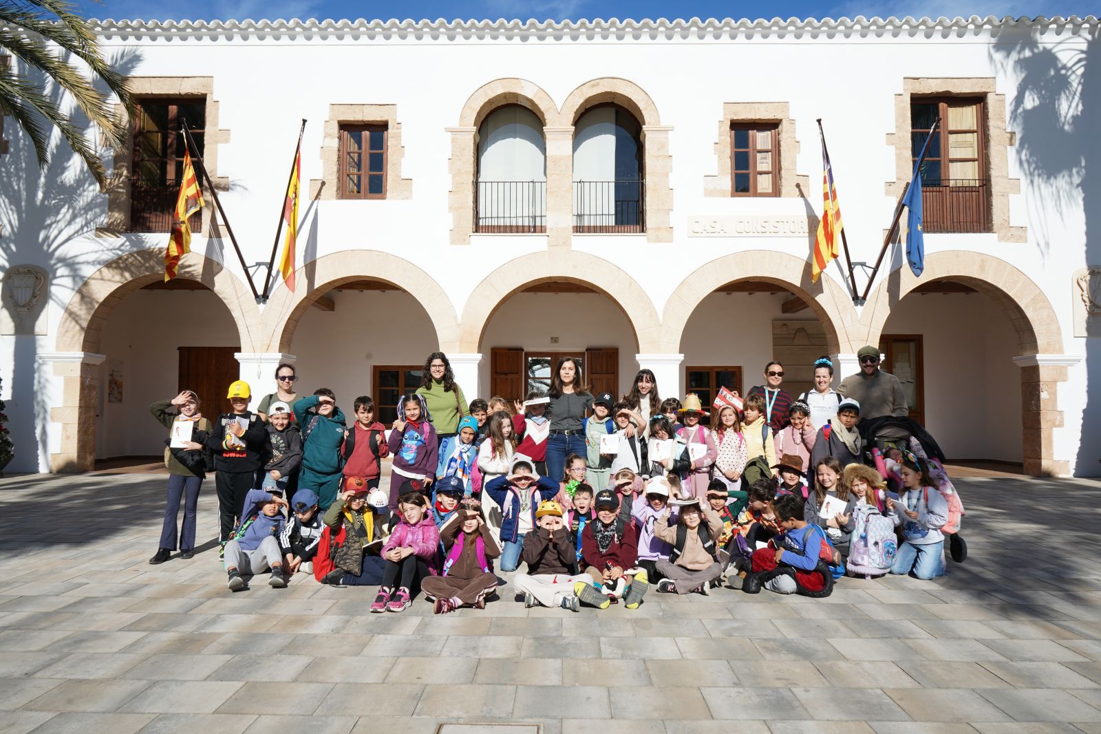 Visita de alumnos del CEIP Vénda d'Arabí al Ajuntament de Santa Eulària