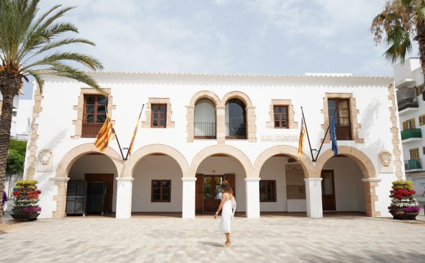 Santa Eulària resuelve los dos primeros expedientes urbanísticos mediante una EPCU