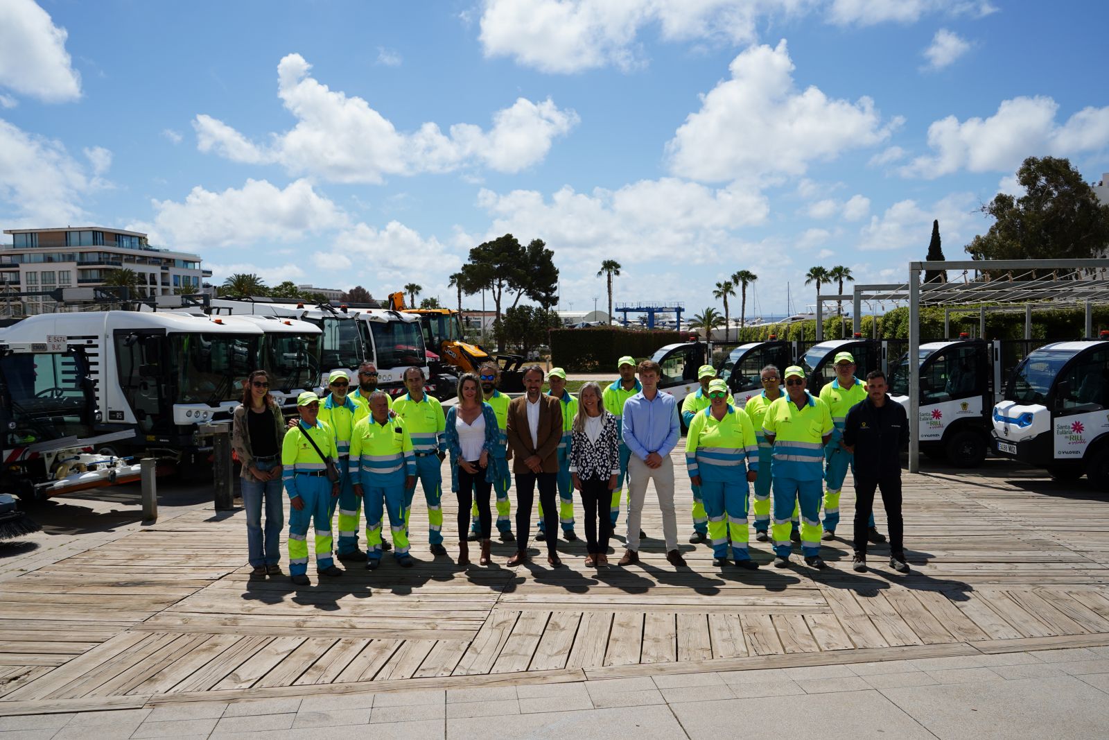 Santa Eulària des Riu estrena su nueva maquinaria de limpieza viaria y de playas