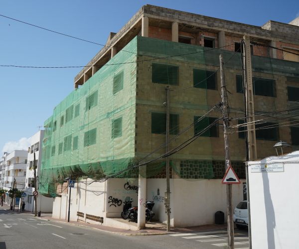 El Ayuntamiento impulsará la construcción de hasta 20 Viviendas a Precio Limitado mediante la adquisición de un edificio en el centro de Santa Eulària