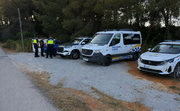Santa Eulària intensifica la vigilancia contra las fiestas ilegales con un dispositivo e identifica a 24 vehículos