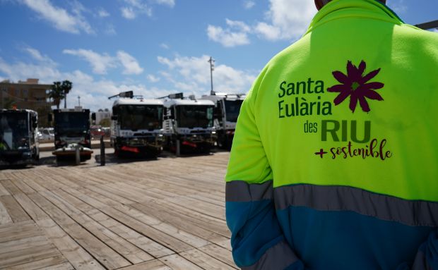 L'Ajuntament de Santa Eulària inicia la renovació d'al voltant de 500 contenidors de recollida de residus