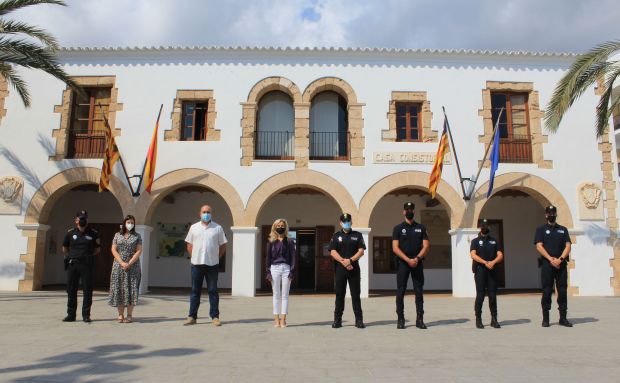 Tres nous agents s’incorporen com a personal funcionari de la Policia Local de Santa Eulària des Riu