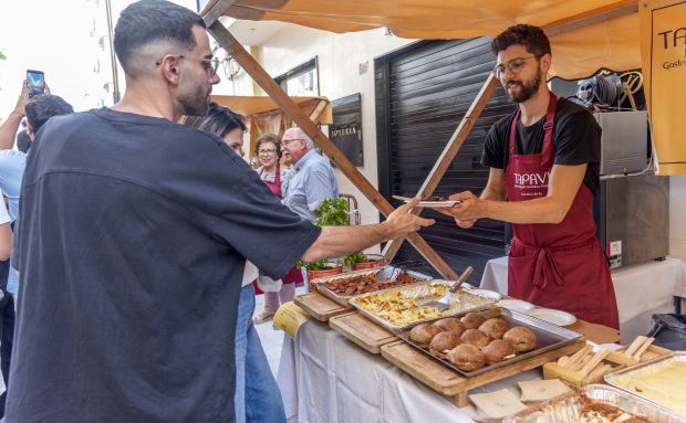 Compras, tapas y música en directo con Tapaví y Fira d’Estocs en Santa Eulària