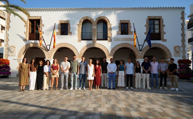 El Ayuntamiento de Santa Eulària des Riu incorpora diez profesionales menores de 30 años en el marco del programa SOIB Oportunitats d’Ocupació per a persones Joves Qualificades en entitats locals 2025.