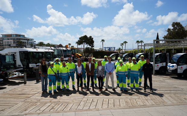 Santa Eulària des Riu estrena su nueva maquinaria de limpieza viaria y de playas