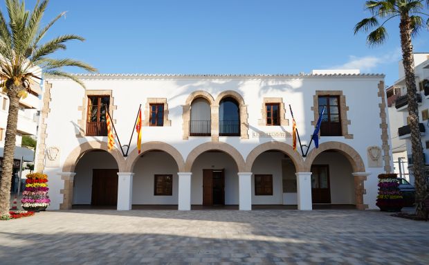El Ayuntamiento incorporará más de 13 millones de euros para llevar a cabo obras en Sant Carles, Cala Llenya, Can Rimbaus y el segundo campo de fútbol de Santa Eulària