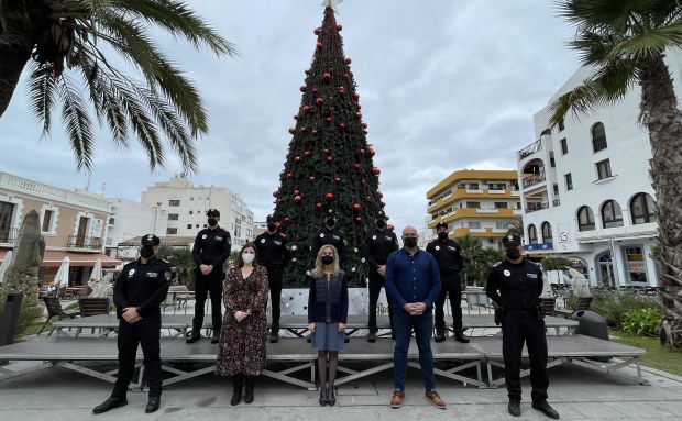 Signats cinc contractes de funcionaris en pràctiques d'agents de la Policia Local de Santa Eulària