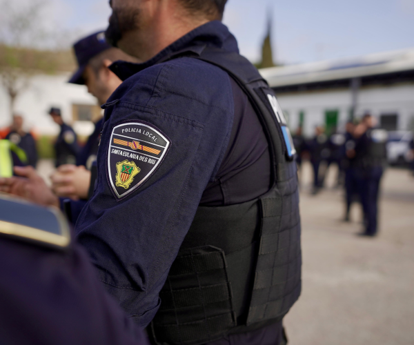 La Policía de Santa Eulària des Riu detiene a dos personas por allanamiento de morada en una vivienda de Cala Llenya