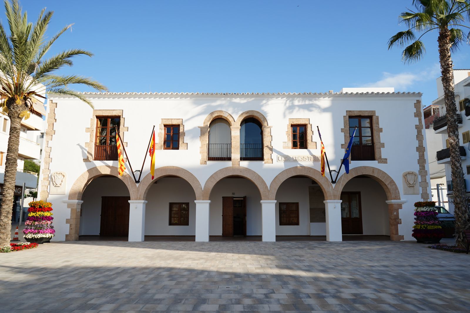 El Ayuntamiento incorporará más de 13 millones de euros para llevar a cabo obras en Sant Carles, Cala Llenya, Can Rimbaus y el segundo campo de fútbol de Santa Eulària