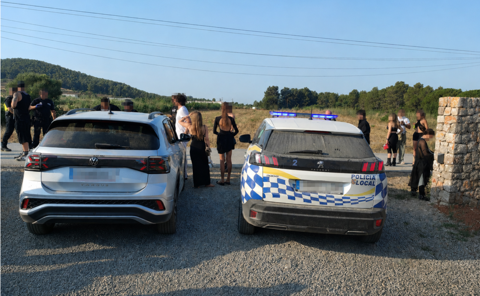 La Policia Local de Santa Eulària des Riu intervé en una festa celebrada en un terreny rústic de Santa Gertrudis de Fruitera amb centenars d'assistents