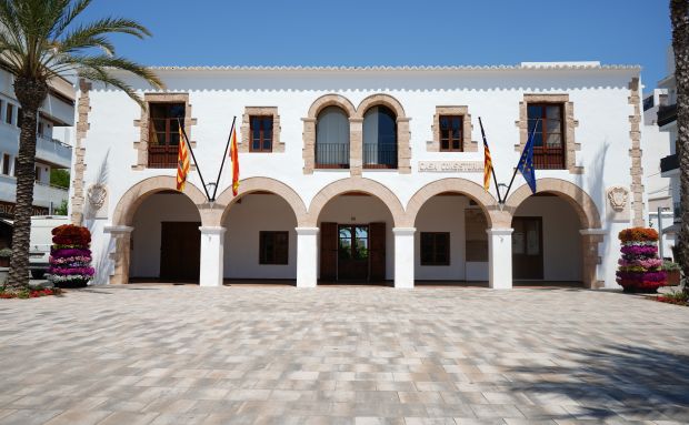 Santa Eulària aprueba una propuesta de sanción de 37.000 euros por alquilar una vivienda turísticamente en la zona de Arabí de Dalt en verano de 2025