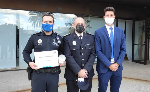 L'Ajuntament i els policies Pedro Curiel i Mónica Torres reben el segell de qualitat del programa Policia Tutor 2021-22