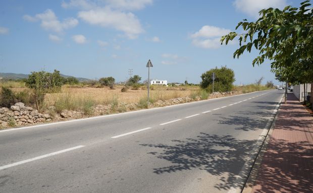 La cesión de un terreno permitirá construir un tramo de carril bici en la entrada de Es Puig d’en Valls