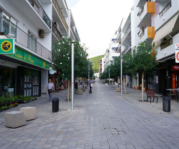 Santa Eulària inicia la reparació de l’empedrat d’Isidoro Macabich i avança en l’asfaltatge del Camí des Fil