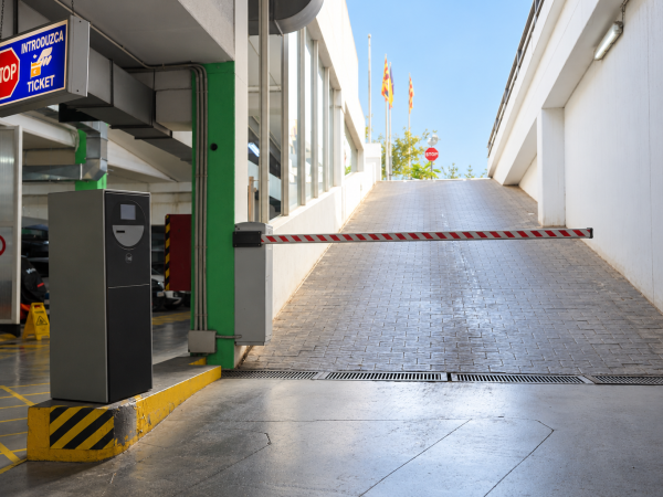 L'aparcament del Passeig de la Pau de Santa Eulària inicia la renovació dels seus sistemes d'accés i pagament