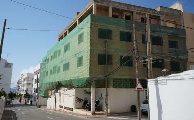 El Ayuntamiento impulsará la construcción de hasta 20 Viviendas a Precio Limitado mediante la adquisición de un edificio en el centro de Santa Eulària