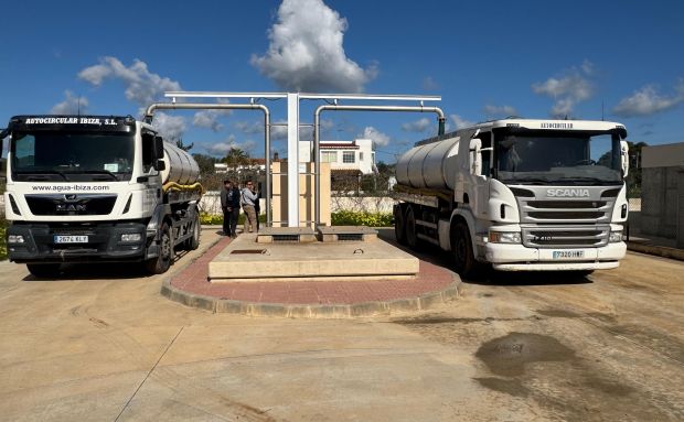 Santa Eulària des Riu y ABAQUA promueven el uso del dispensador de agua desalada ubicado en el municipio