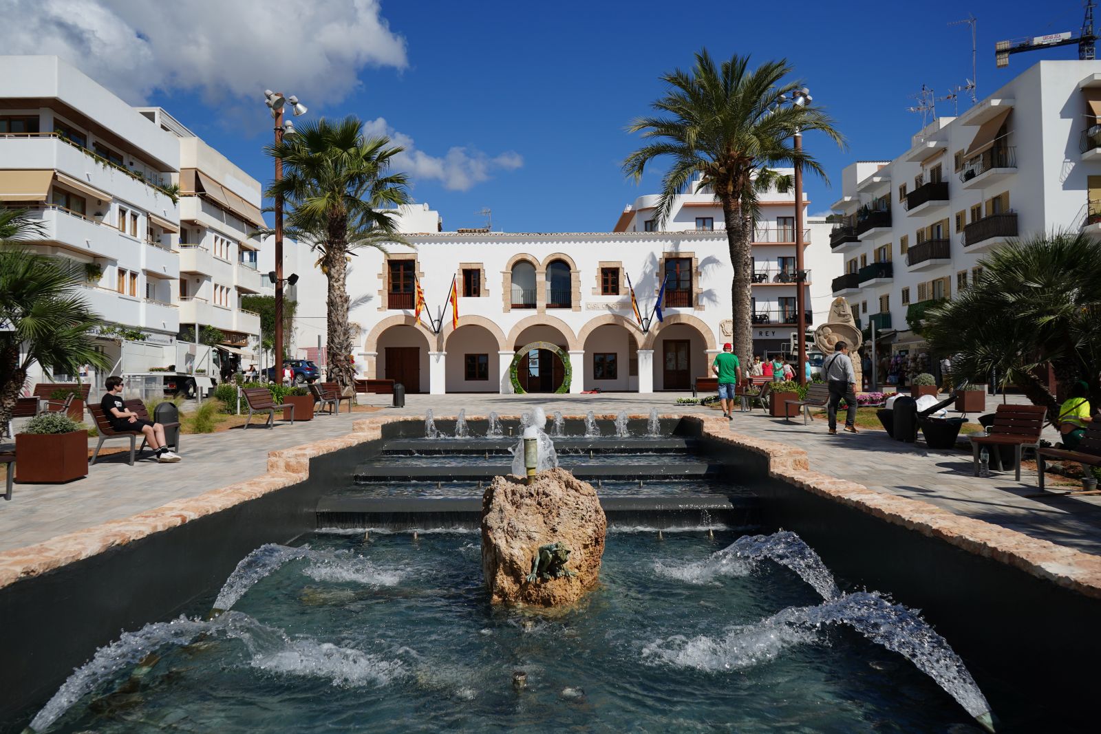 La Plaza España de Santa Eulària abierta de nuevo tras la finalización de las obras