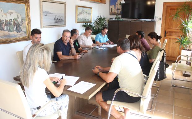 Firmados convenios con cooperativas agrícolas y la Confraria de Pescadors para fomentar el asociacionismo y mejorar infraestructuras
