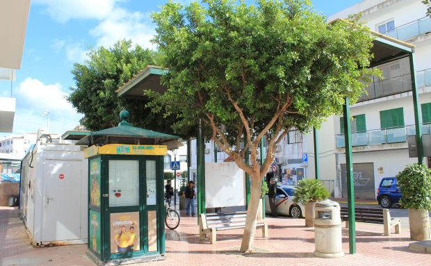Surten a licitació les obres per eliminar barreres arquitectòniques i renovar les zones de venda de tiquets i d'espera de la parada d'autobús de Santa Eulària