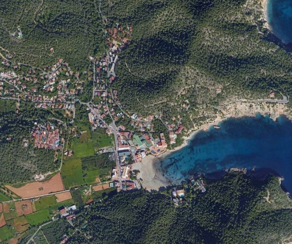 Multa de 183.000 euros a un establiment turístic de Cala Llonga per ampliació de les seves activitats permeses