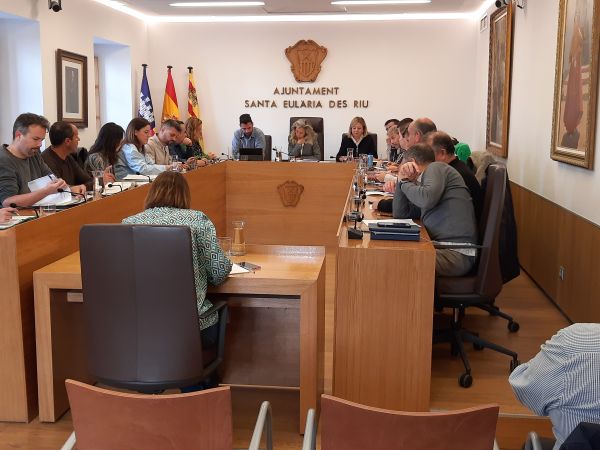 Aprobados los pliegos para ejecutar la segunda fase del Palacio de Congresos y el adelanto al 25 de abril del inicio de los 64 taxis estacionales