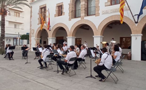 La Banda Municipal de Santa Eulària des Riu realizará este sábado un concierto con piezas adaptadas de estilos que van desde el pop al jazz pasando por ritmos latinos