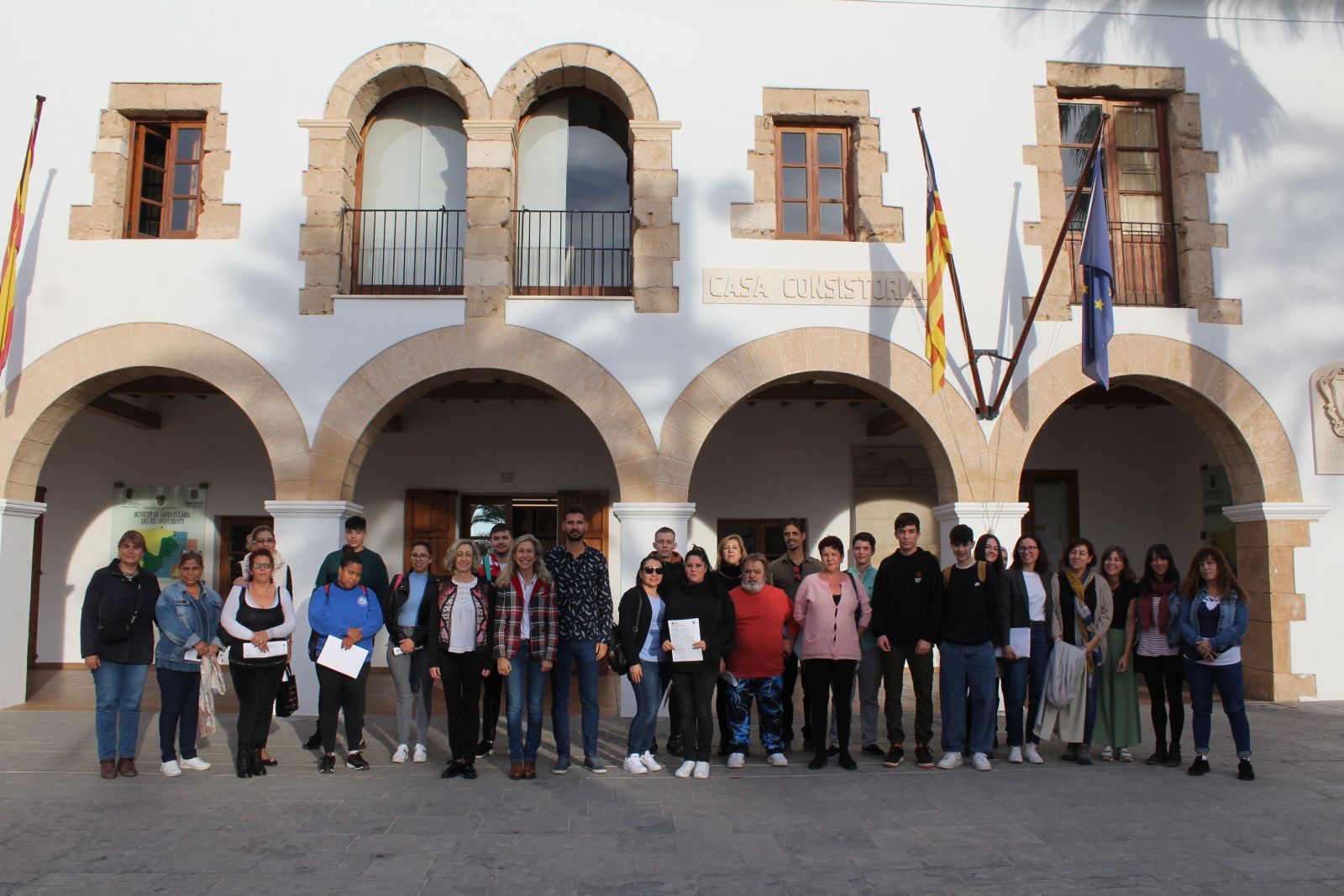 Unas veinte personas inician los programas mixtos SOIB Formación y Ocupación del Ayuntamiento de Santa Eulària des Riu de limpieza y de administración