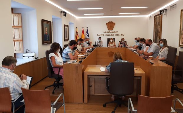 El Pleno de Santa Eulària des Riu aprueba reclamar a Educació que ejecute las mejoras comprometidas en los colegios e institutos del municipio