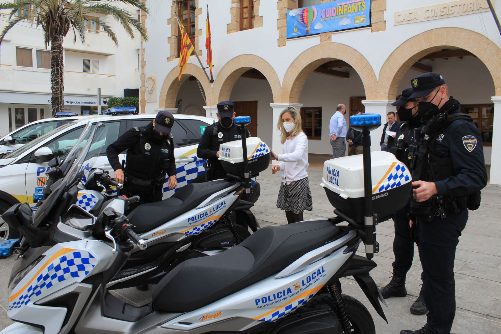 Santa Eulària des Riu convoca oposiciones para incorporar 10 policías y abre una bolsa de trabajo para celadores municipales