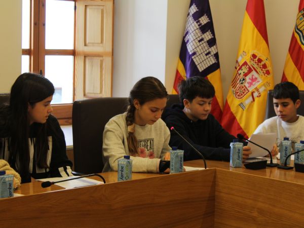 El medi ambient i el benestar de les persones centren el plenari infantil i juvenil de Santa Eulària