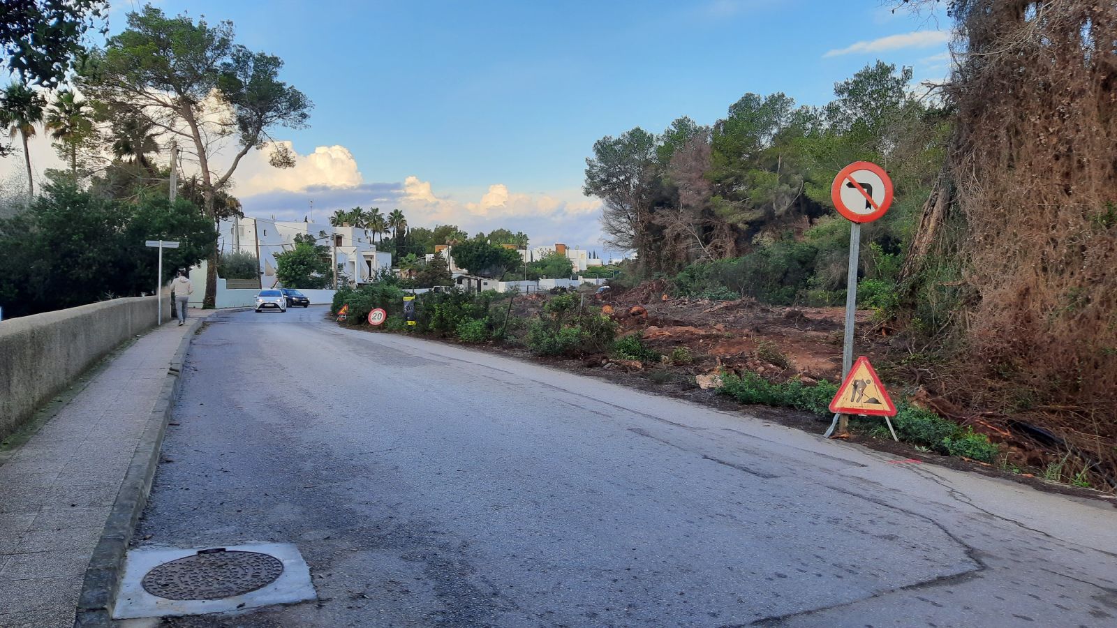 S'inicien les obres per executar la rotonda per millorar la seguretat i els serveis en l'encreuament del carrer Mestral de s’Argamassa i el Camí de sa Trenca amb un cost de 1,3 milions